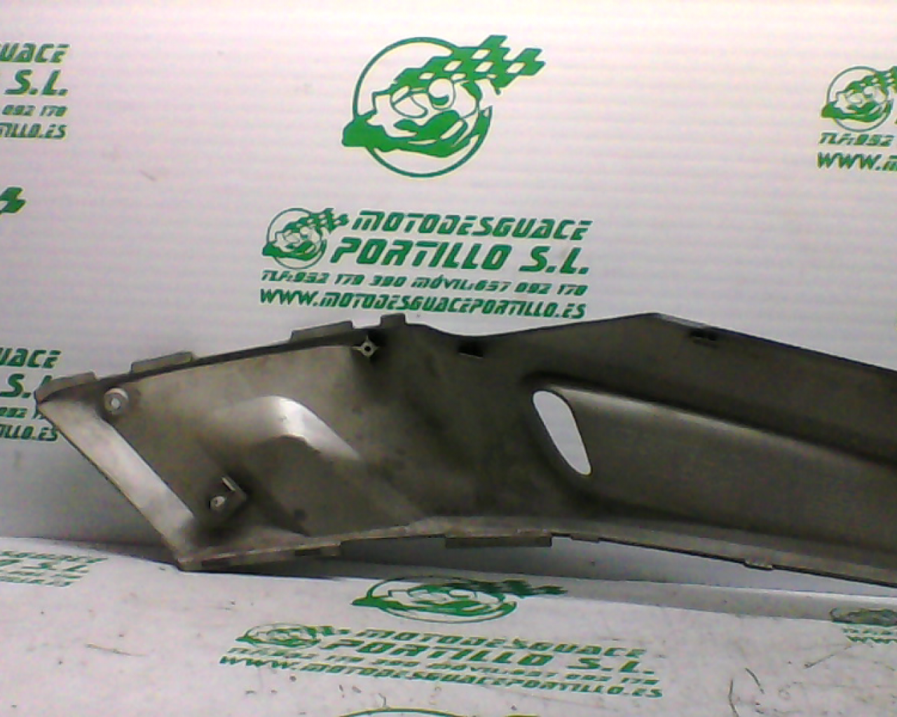 Embellecedor de carcasa delantera izquierda Yamaha XMAX 250 (2005-2007)