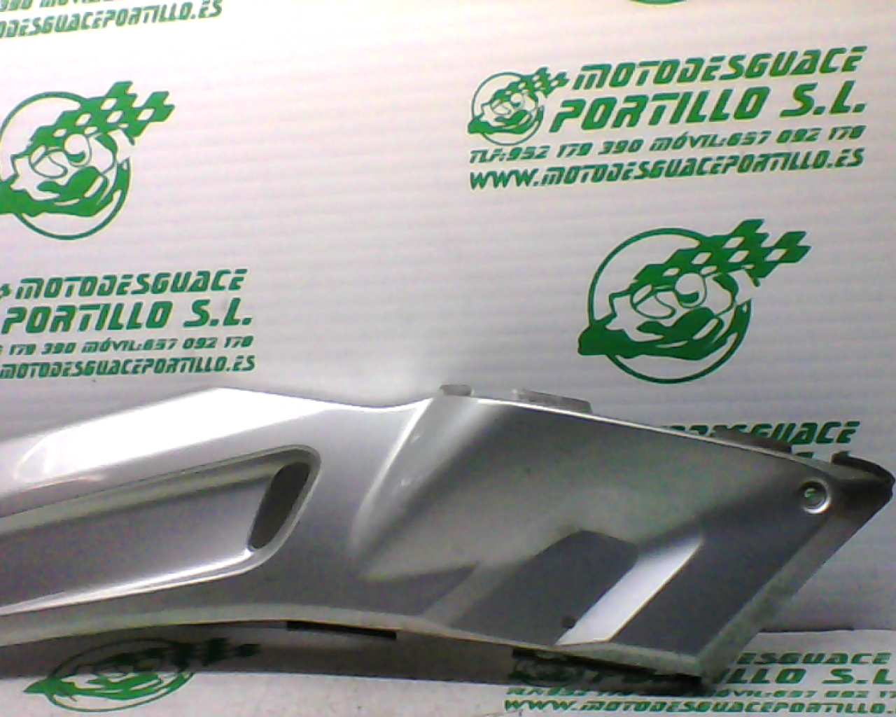 Embellecedor de carcasa delantera izquierda Yamaha XMAX 250 (2005-2007)